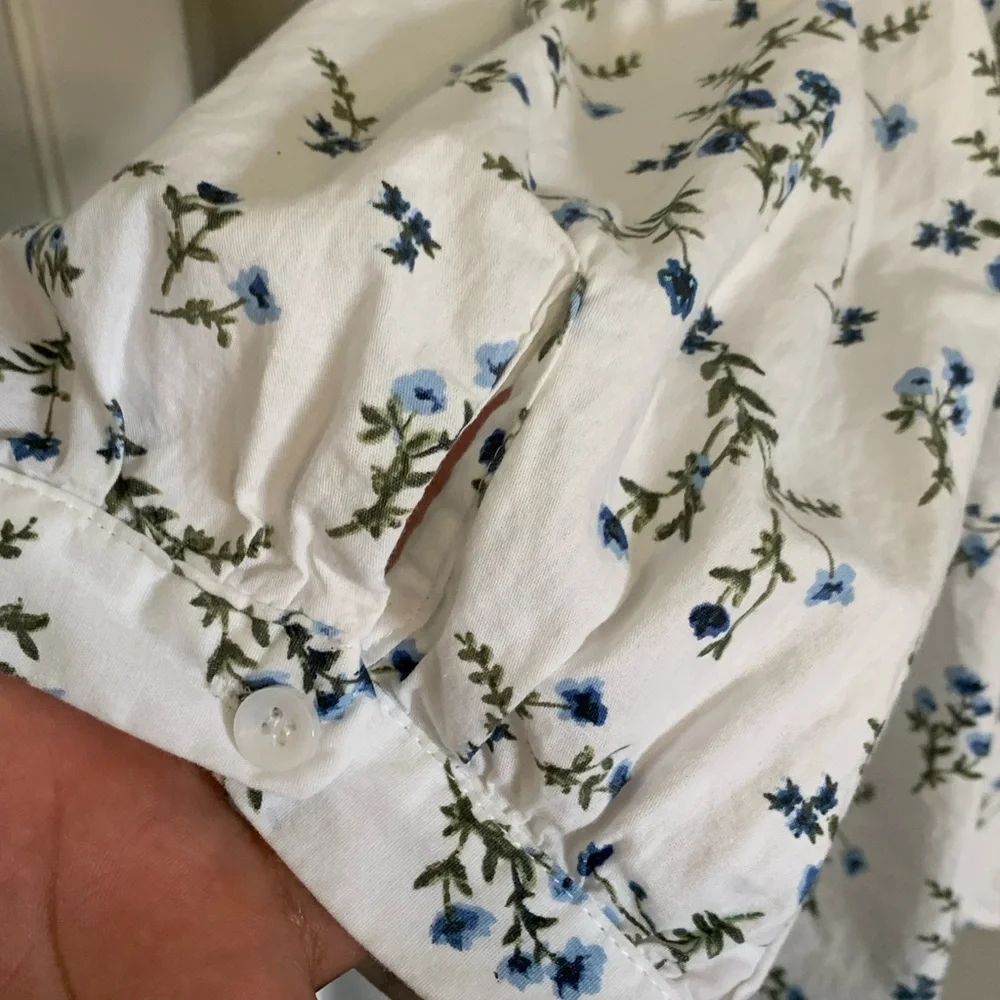 Mi Ami Floral Whitw floral blouse size XL